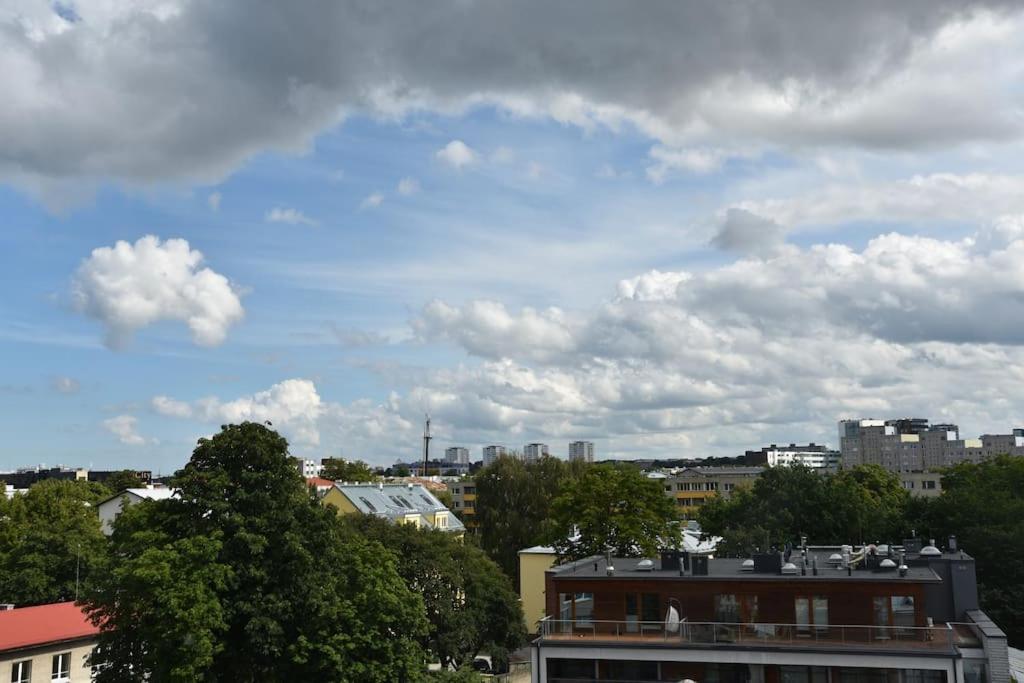 Kahe Magamistoaga Ja Suure Elutoaga 3-Toaline Korter Vaatega Tallinna Aerikeskusele ภายนอก รูปภาพ